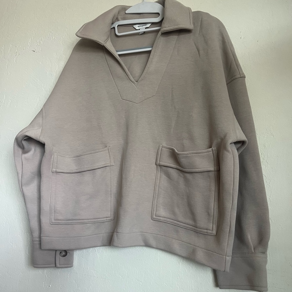 Banana Republic Woman’s Beige Sweater with Pockets
